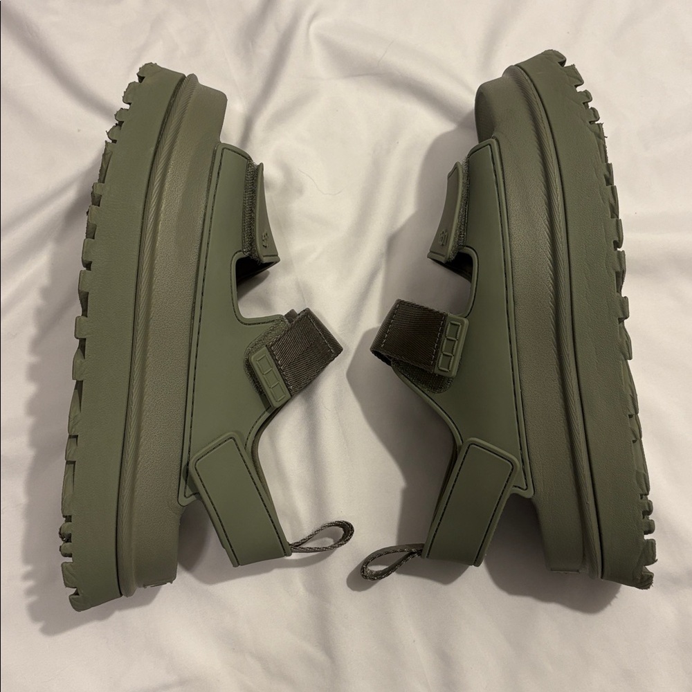 UGG GoldenGlow Platform Sandals - Shaded Clover, 9 - Picture 8 of 11